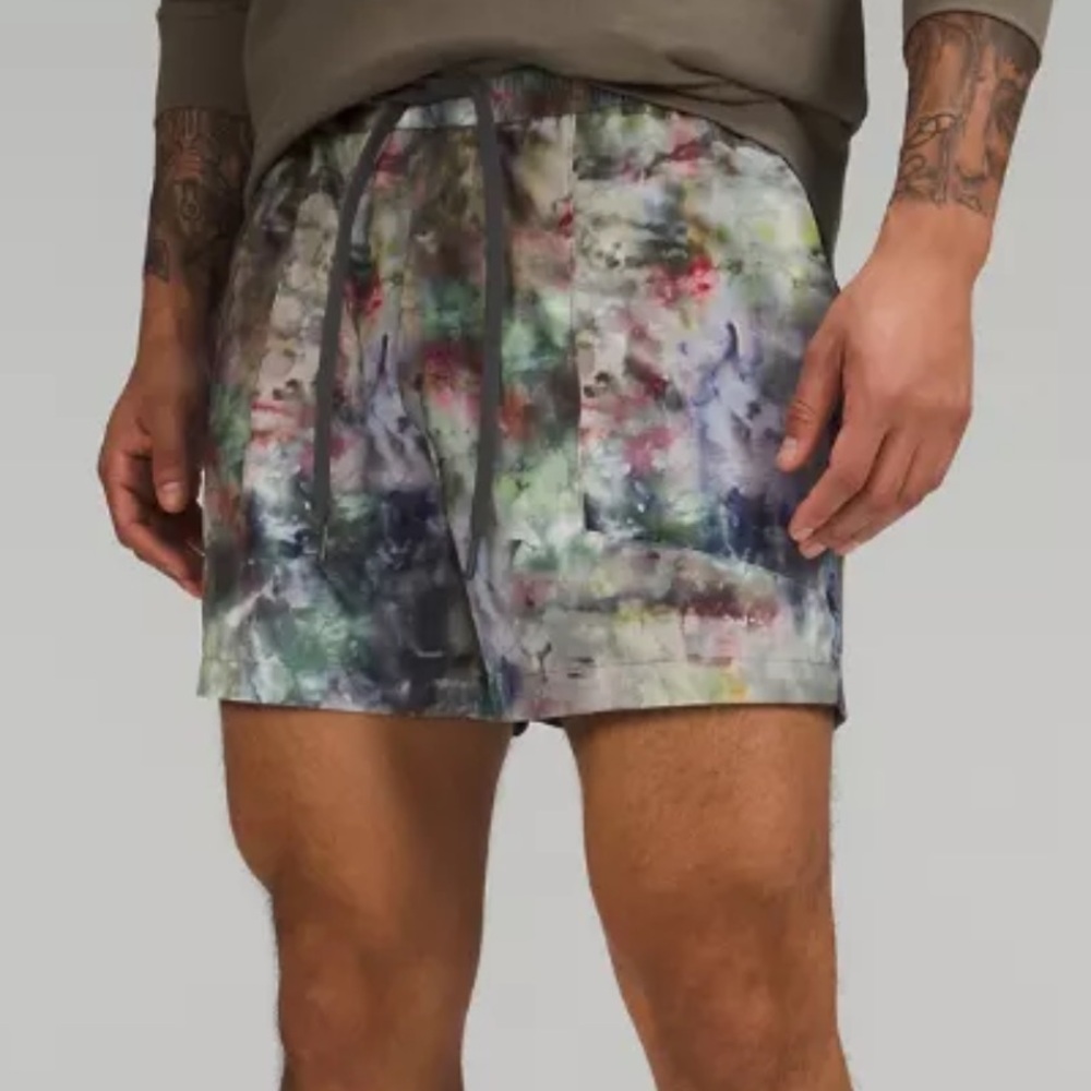 LULULEMON Men’s Multi-colored Bowline spectrum dye multi 5”‎ Shorts